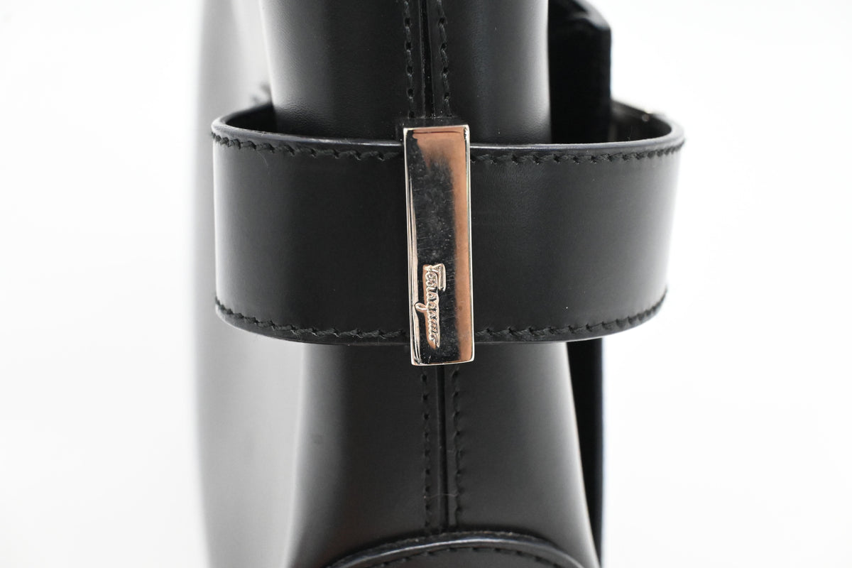 Ferragamo Shoulder Bag in Black Leather