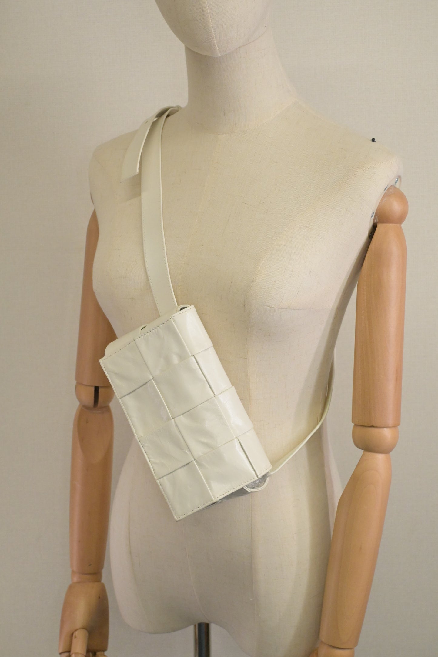 Bottega Veneta Cassette in White Leather