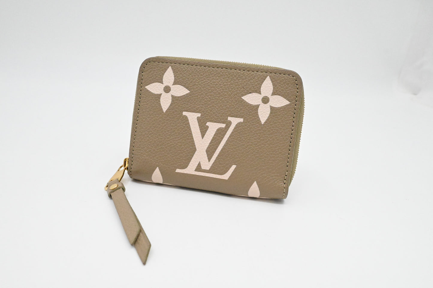 Louis Vuitton Bicolor Zippy Wallet in Olive Green Leather