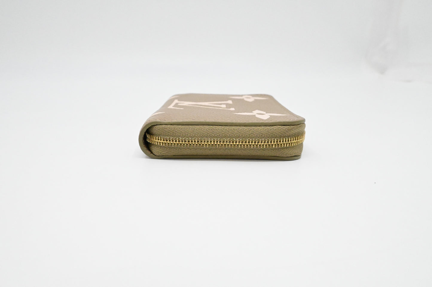 Louis Vuitton Bicolor Zippy Wallet in Olive Green Leather