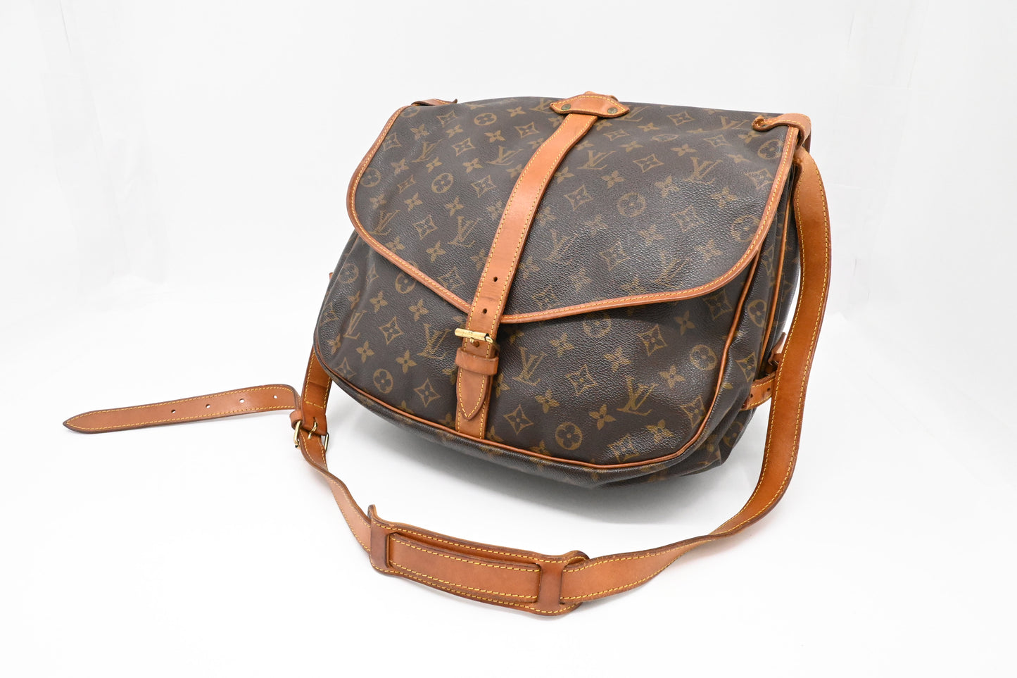 Louis Vuitton Saumur 35 in Monogram Canvas