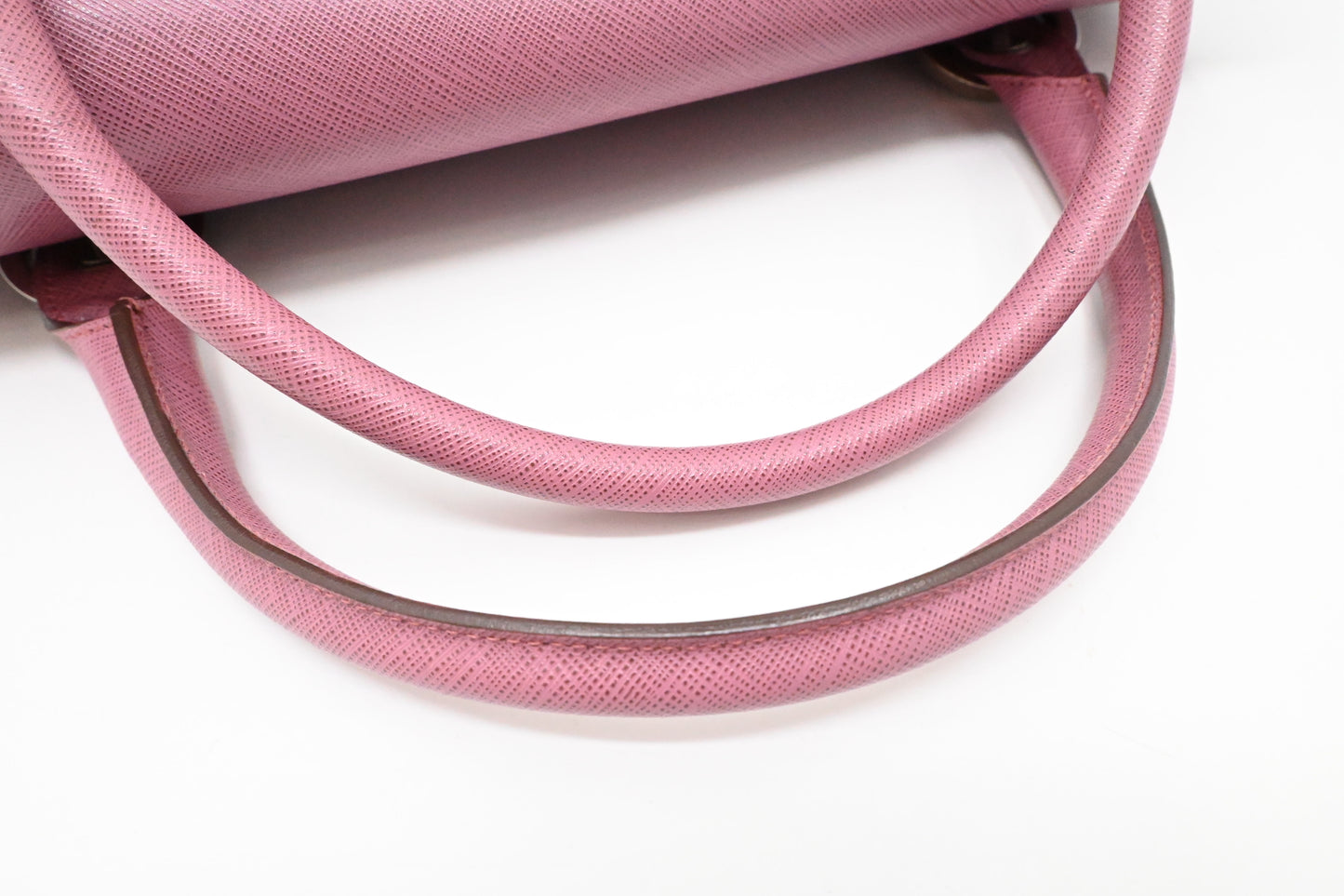 Ferragamo Gancini Shoulder Bag in Pink Leather