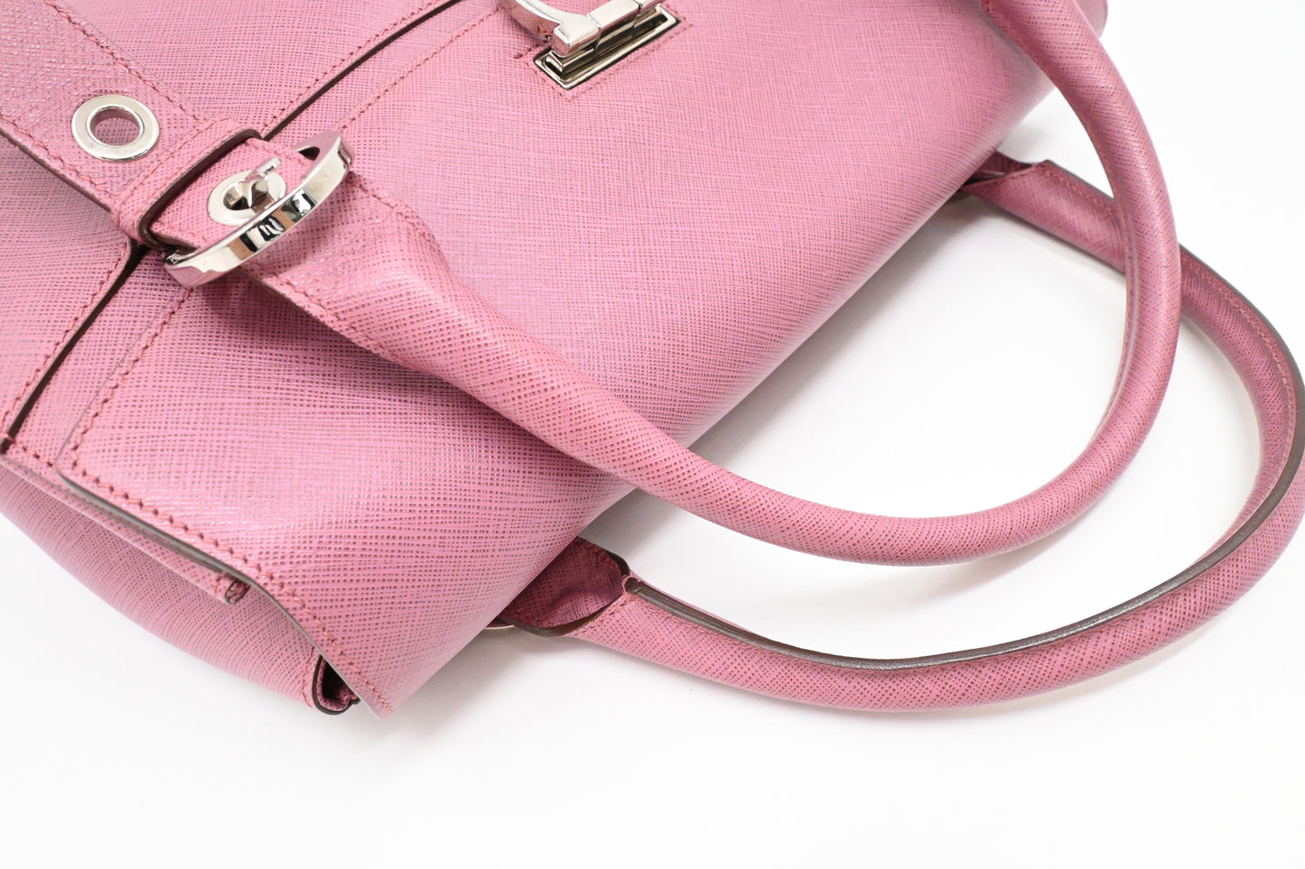 Ferragamo Gancini Shoulder Bag in Pink Leather
