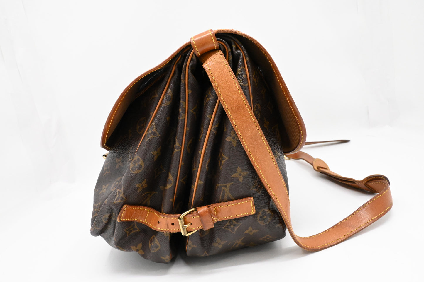 Louis Vuitton Saumur 35 in Monogram Canvas