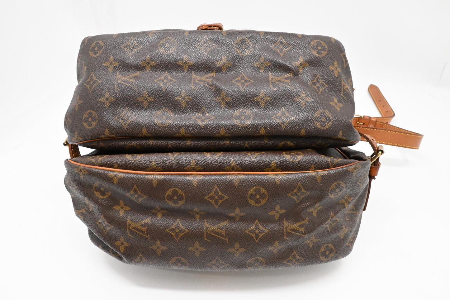 Louis Vuitton Saumur 35 in Monogram Canvas