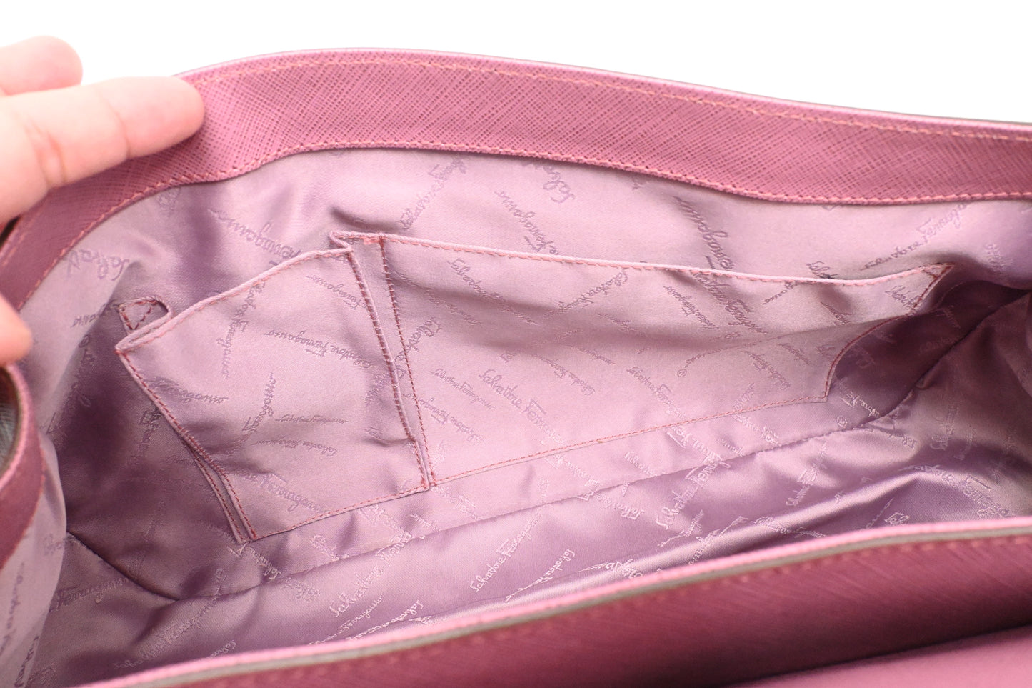 Ferragamo Gancini Shoulder Bag in Pink Leather
