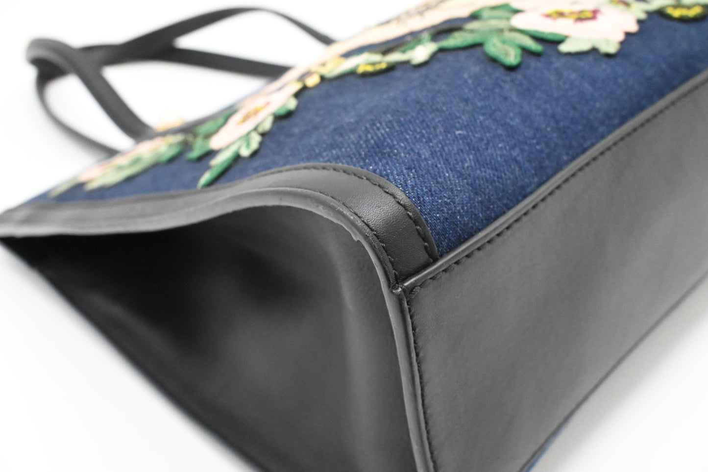 Gucci Tiger Embroidered Tote in Denim Canvas