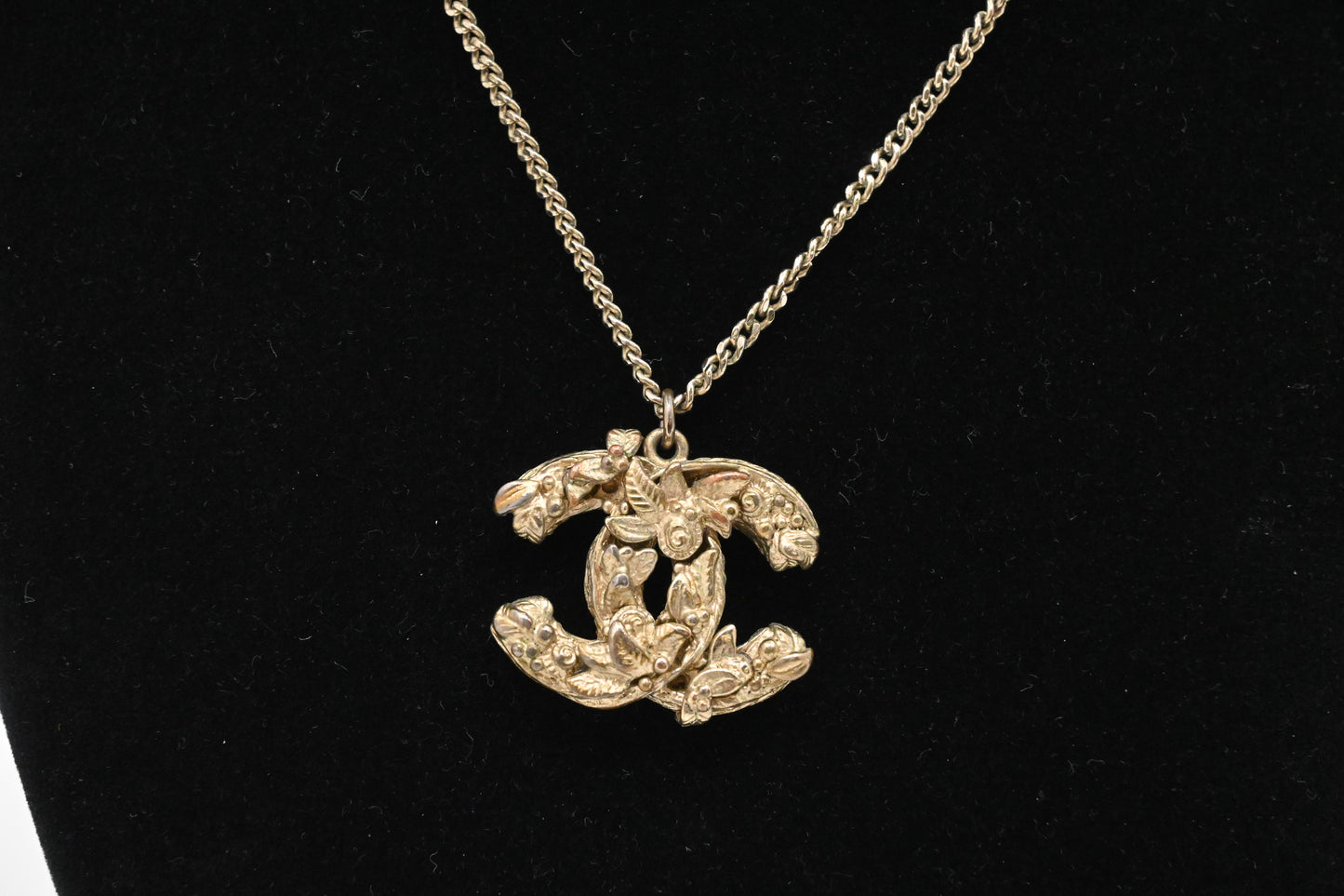 Chanel CC Logo Necklace with Leaves and Flowers
