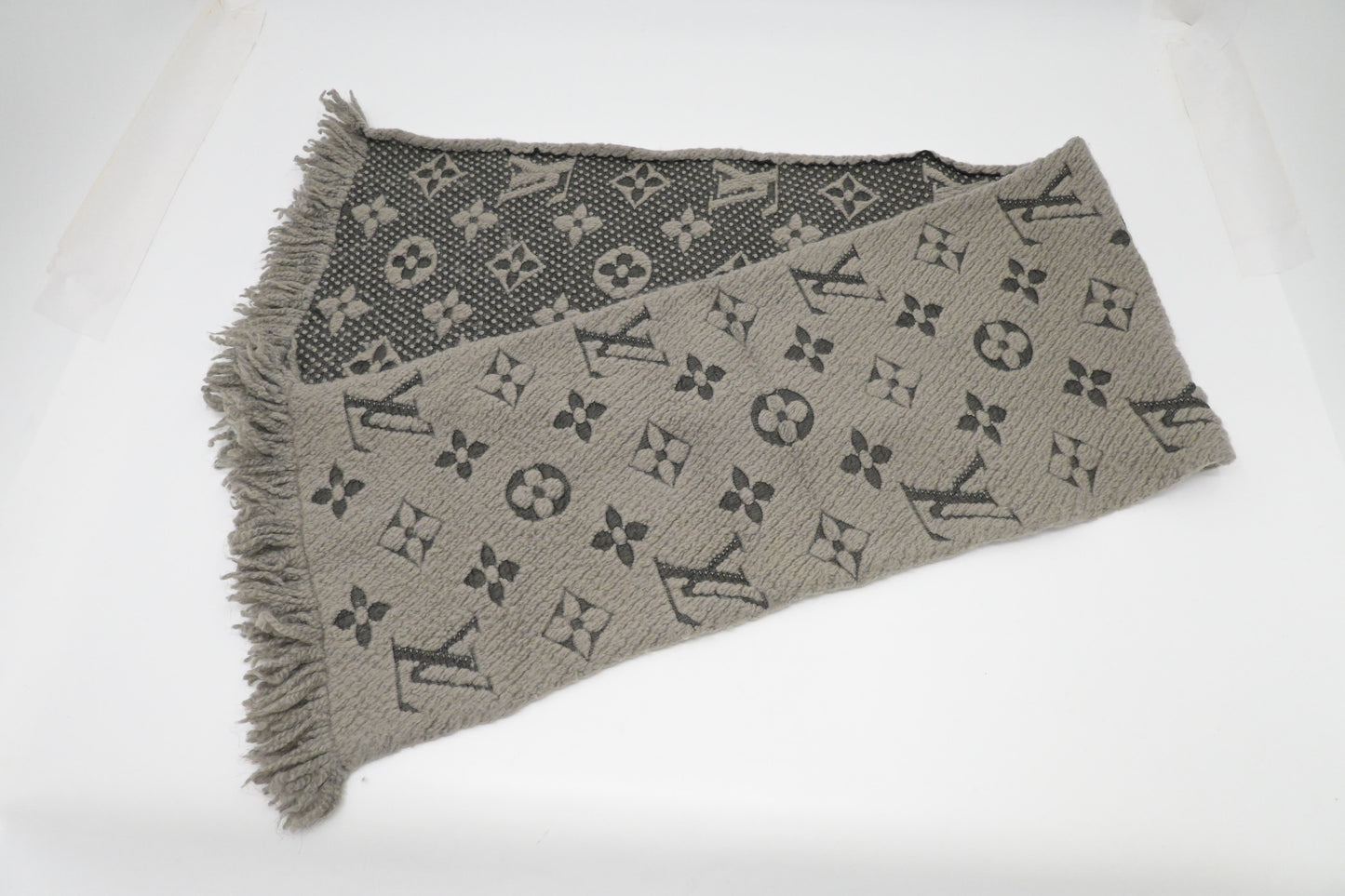 Louis Vuitton Logomania Scarf in Grey Wool and Silk
