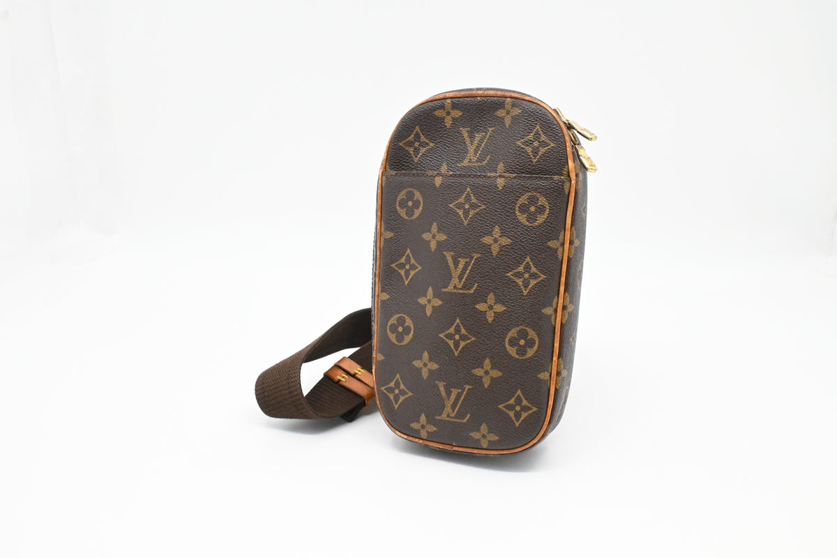 Louis Vuitton Pochette Ganges in Monogram Canvas