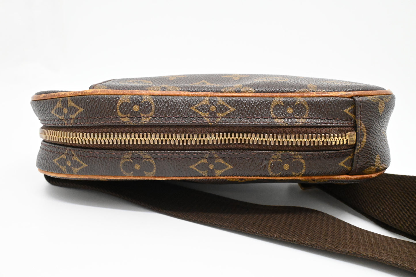 Louis Vuitton Pochette Ganges in Monogram Canvas