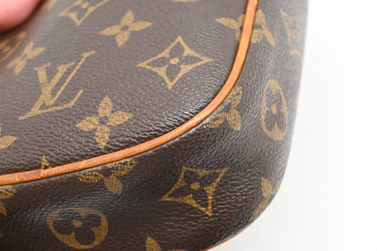 Louis Vuitton Pochette Ganges in Monogram Canvas