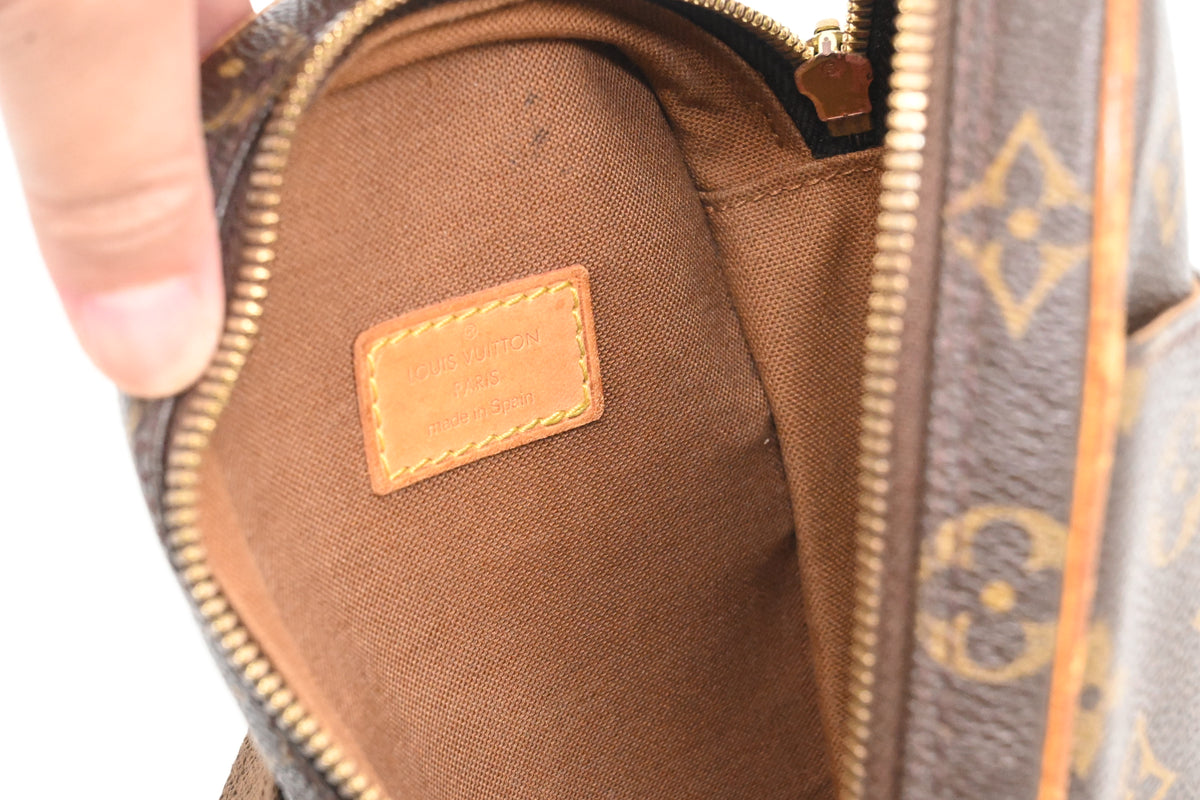 Louis Vuitton Pochette Ganges in Monogram Canvas