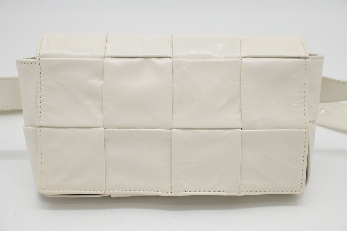 Bottega Veneta Cassette in White Leather