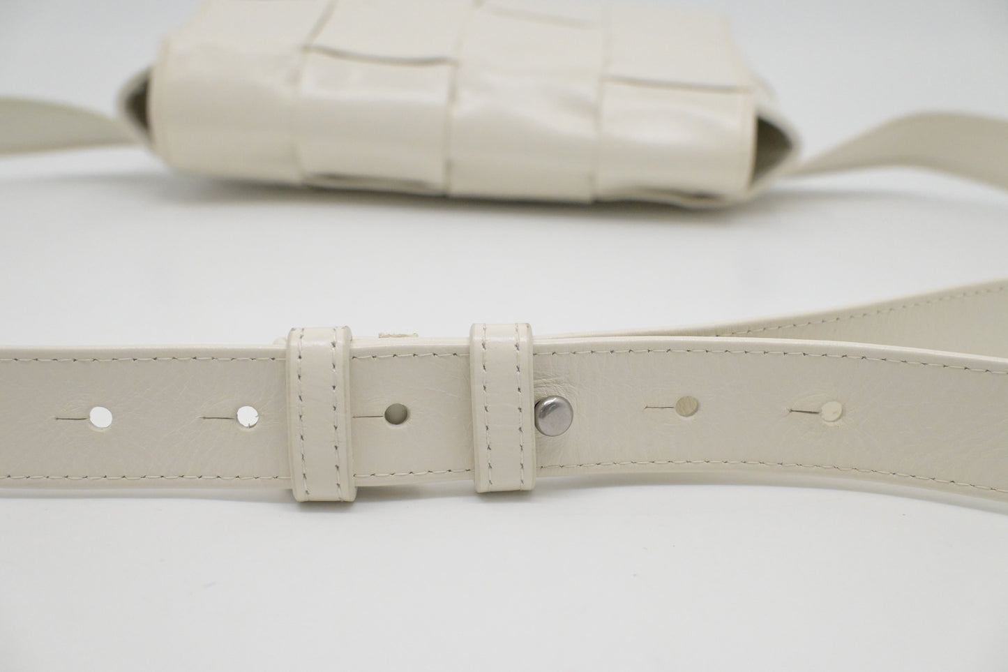 Bottega Veneta Cassette in White Leather