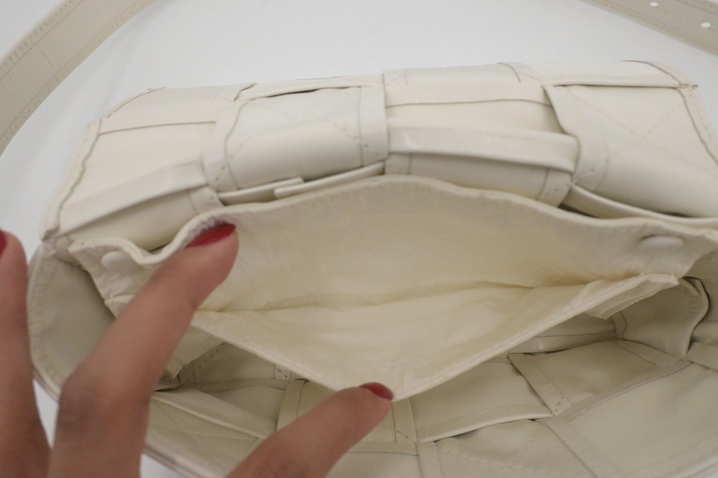 Bottega Veneta Cassette in White Leather