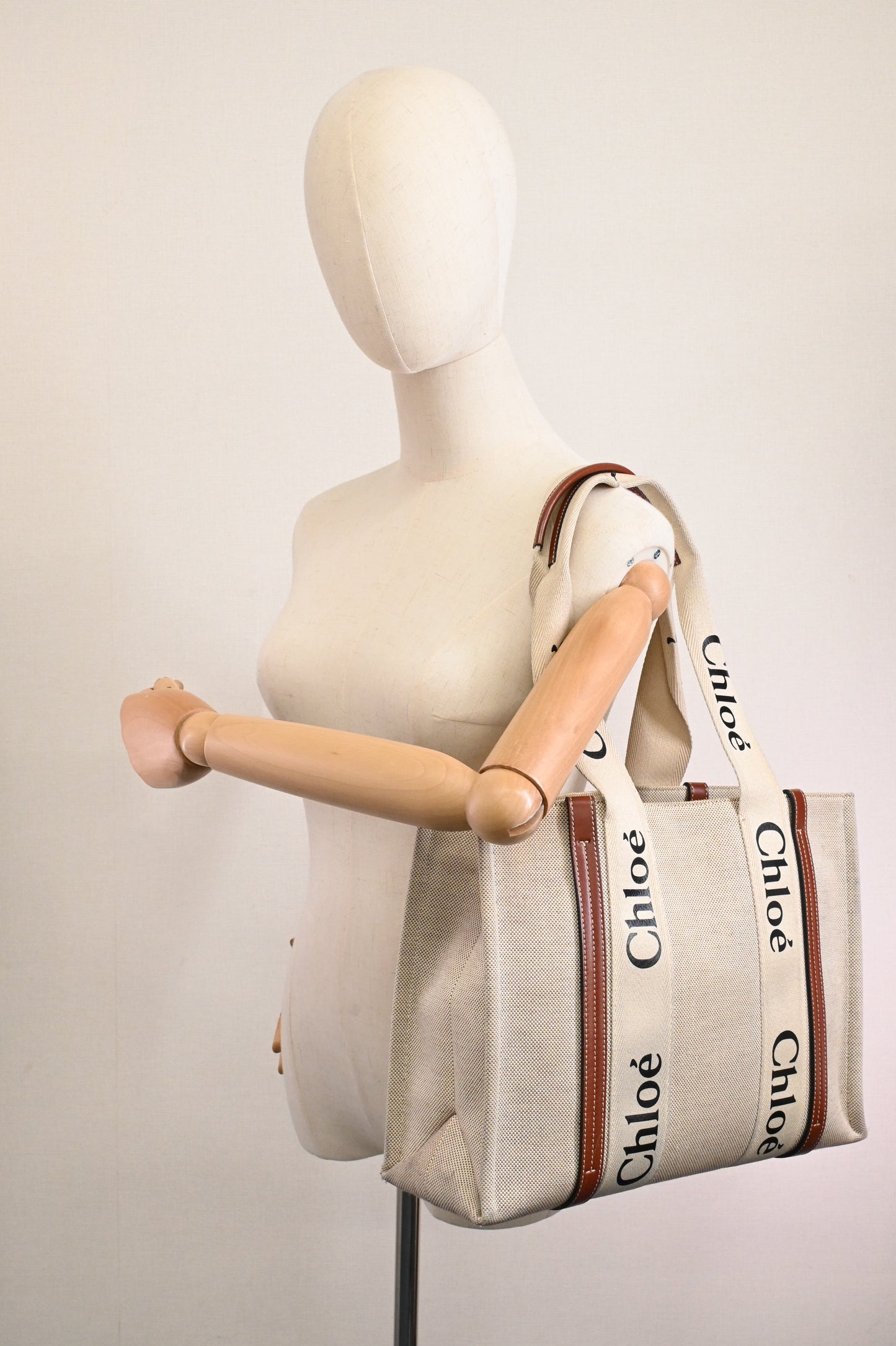 Chloe Medium Woody Tote in Beige Canvas