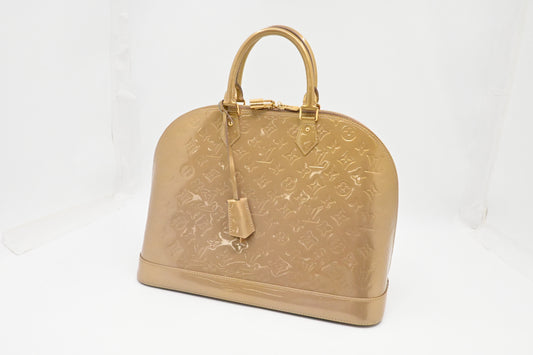 Louis Vuitton Alma GM in Beige Poudre Vernis Leather
