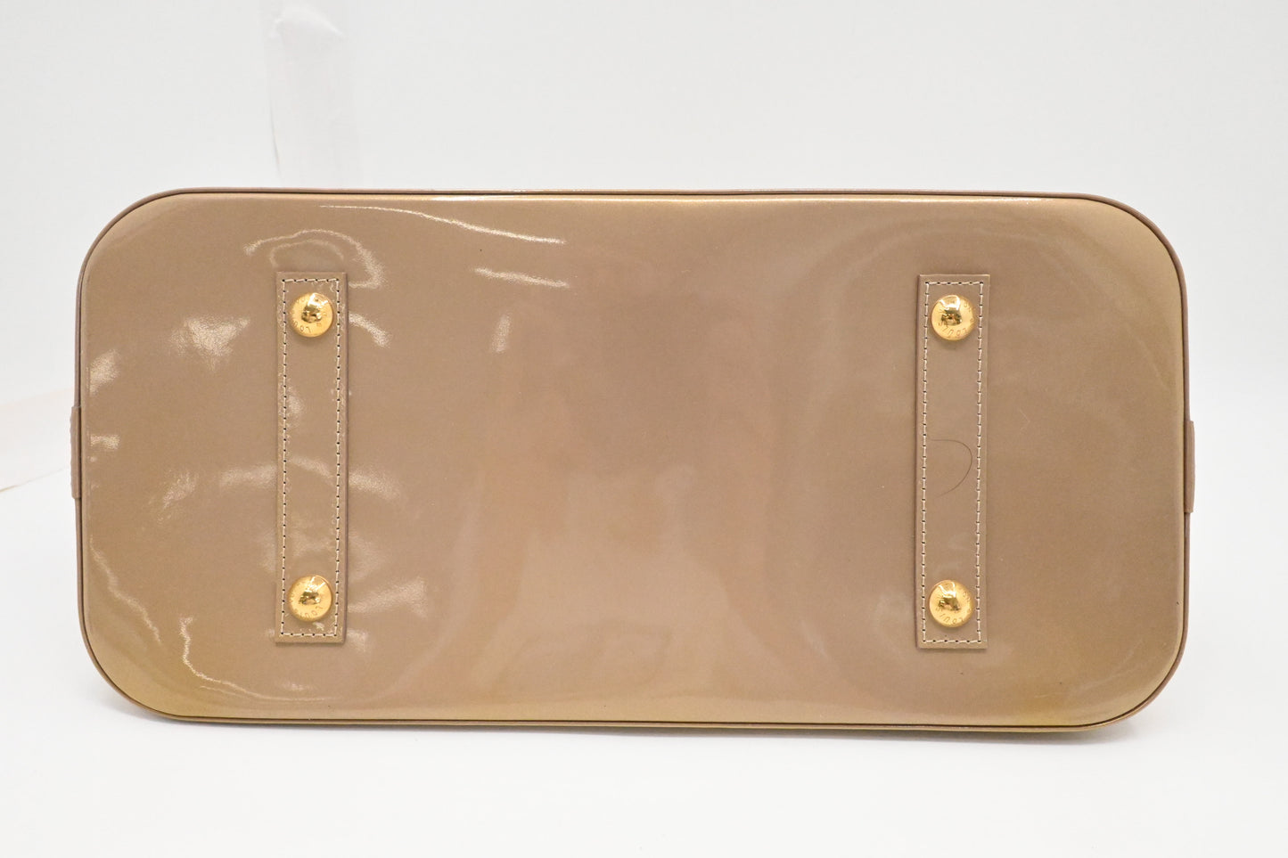 Louis Vuitton Alma GM in Beige Poudre Vernis Leather
