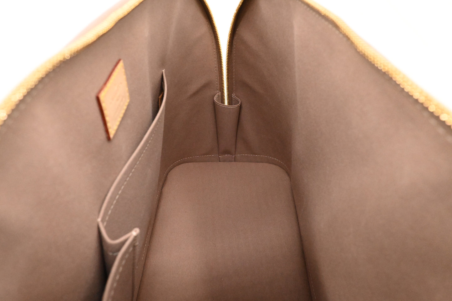 Louis Vuitton Alma GM in Beige Poudre Vernis Leather