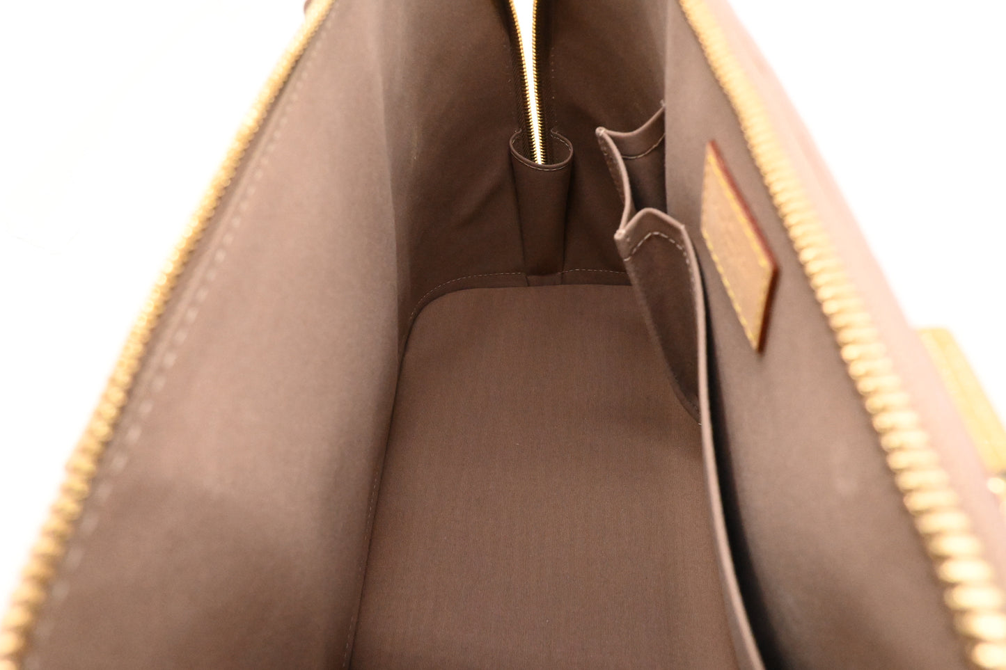Louis Vuitton Alma GM in Beige Poudre Vernis Leather