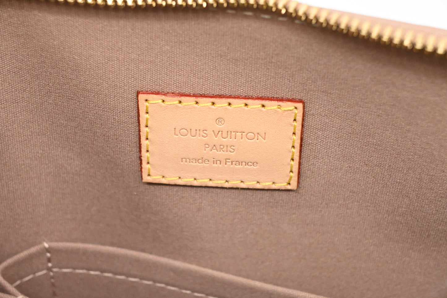 Louis Vuitton Alma GM in Beige Poudre Vernis Leather