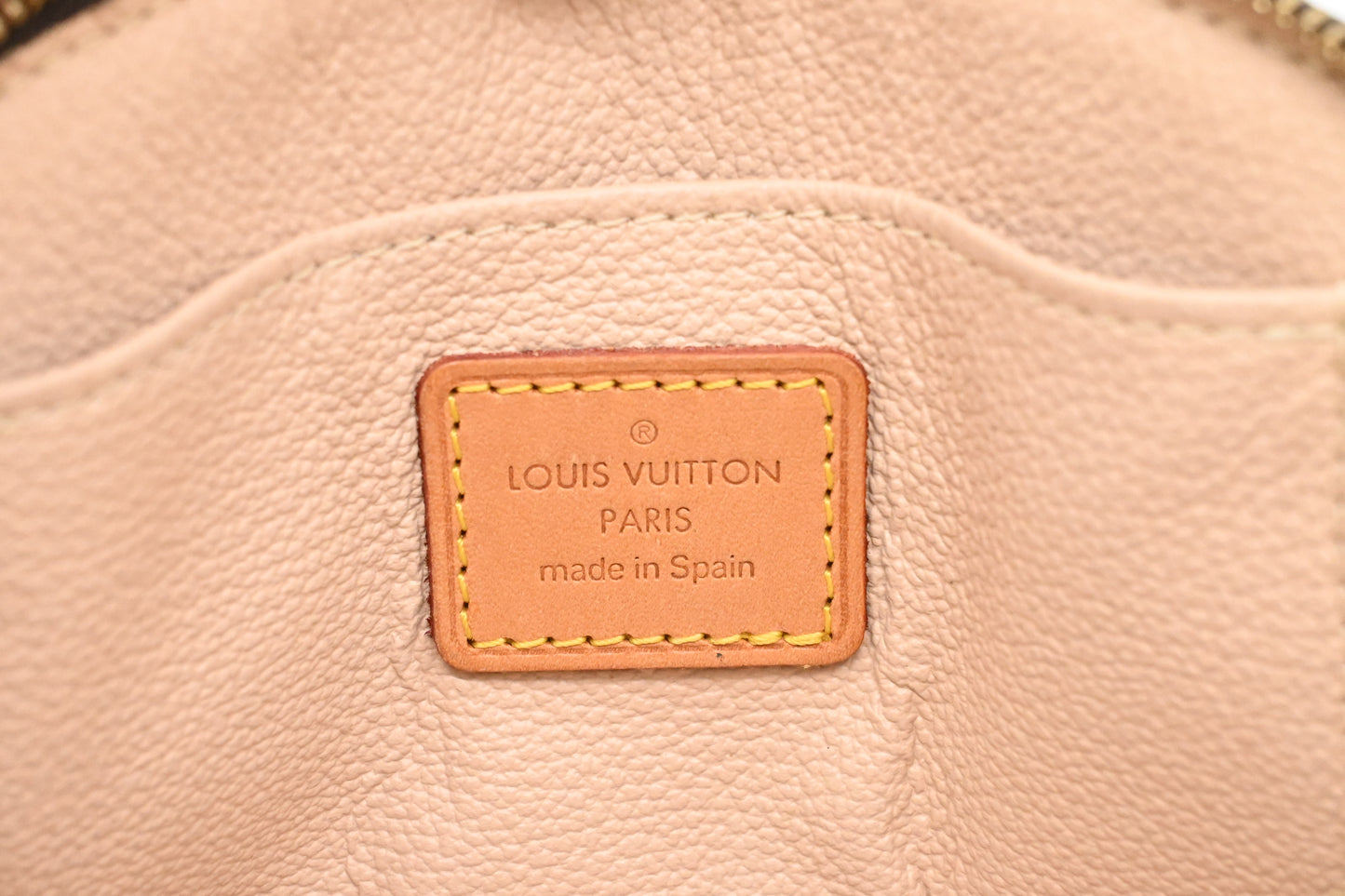 Louis Vuitton Pochette Cosmetique in Monogram Canvas