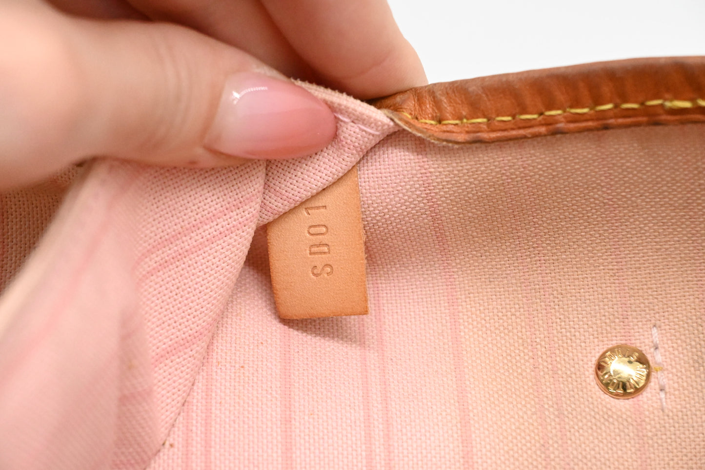 Louis Vuitton Neverfull MM in Damier Azur Canvas