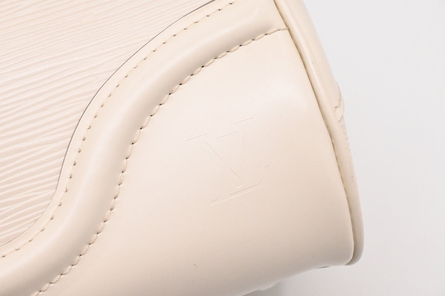 Louis Vuitton Bowling Montaigne PM in White Epi Leather