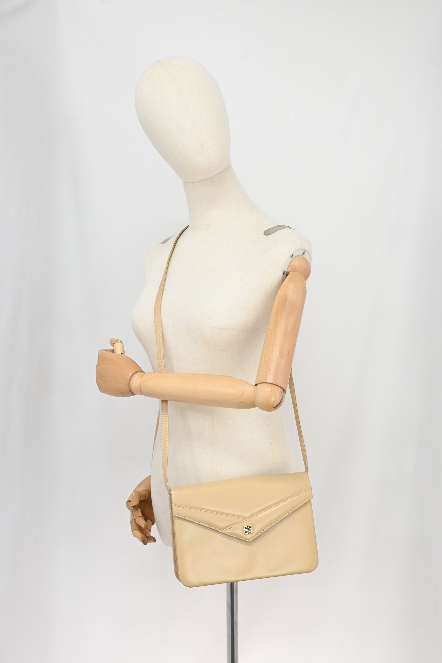 Givenchy Shoulder Bag in Beige Leather