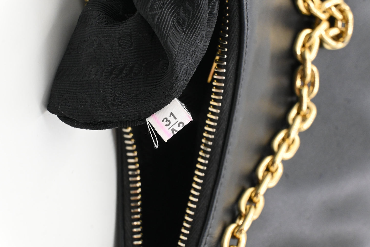 Prada Re-Edition 2000 in Black Leather