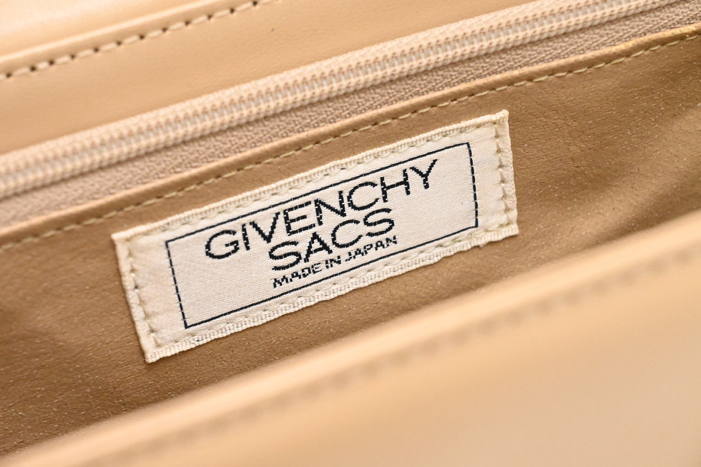 Givenchy Shoulder Bag in Beige Leather