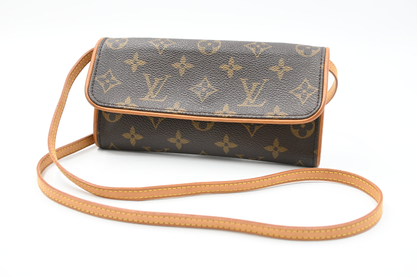 Louis Vuitton Pochette Twin in Monogram Canvas