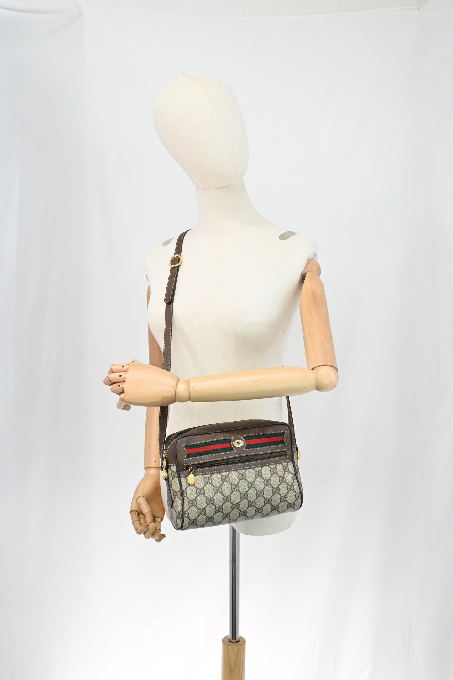 Gucci Crossbody in GG Supreme Canvas