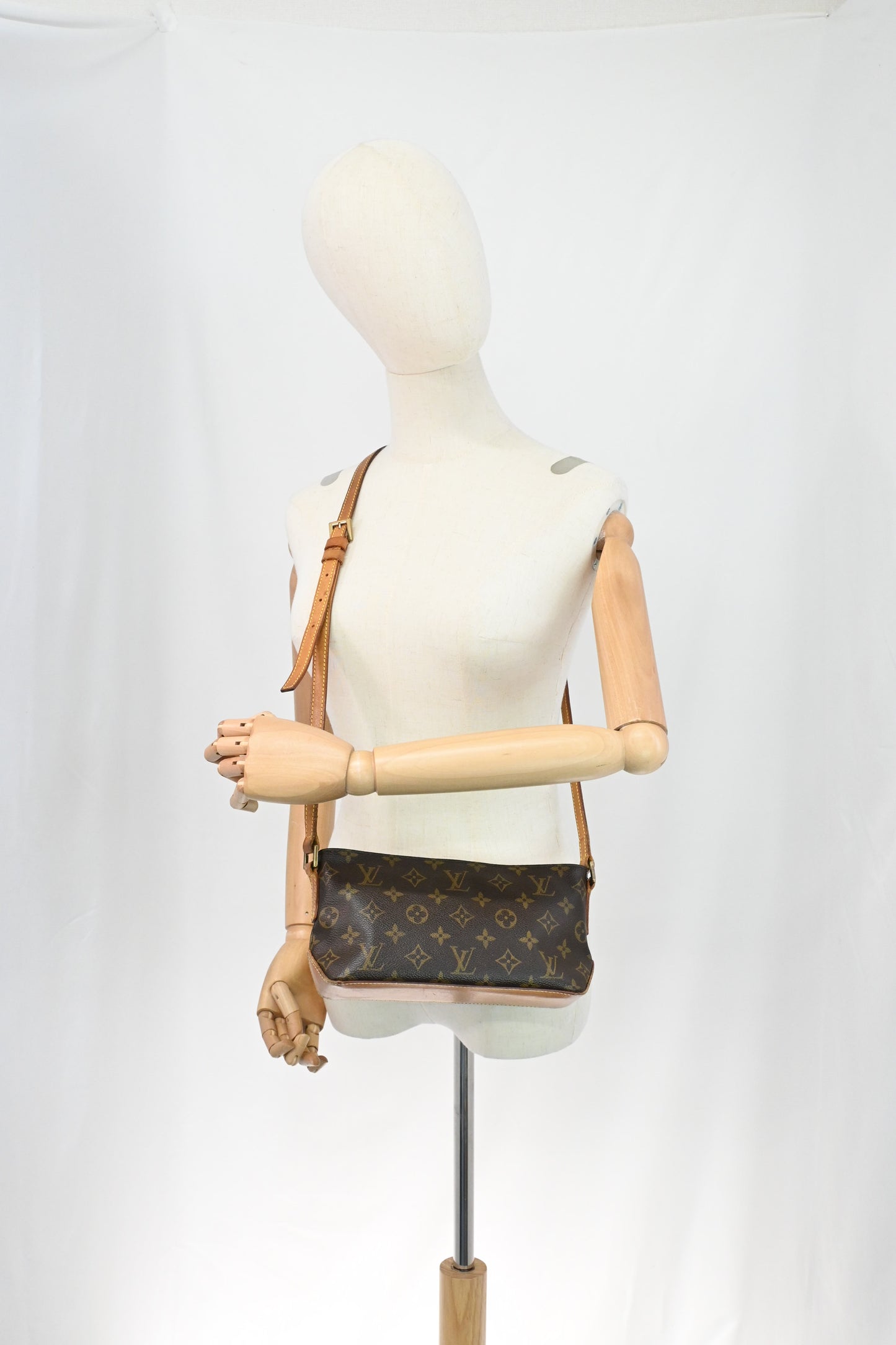 Louis Vuitton Trotteur in Monogram Canvas