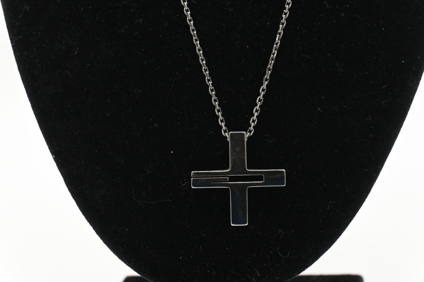 Gucci G Cutout Cross Necklace