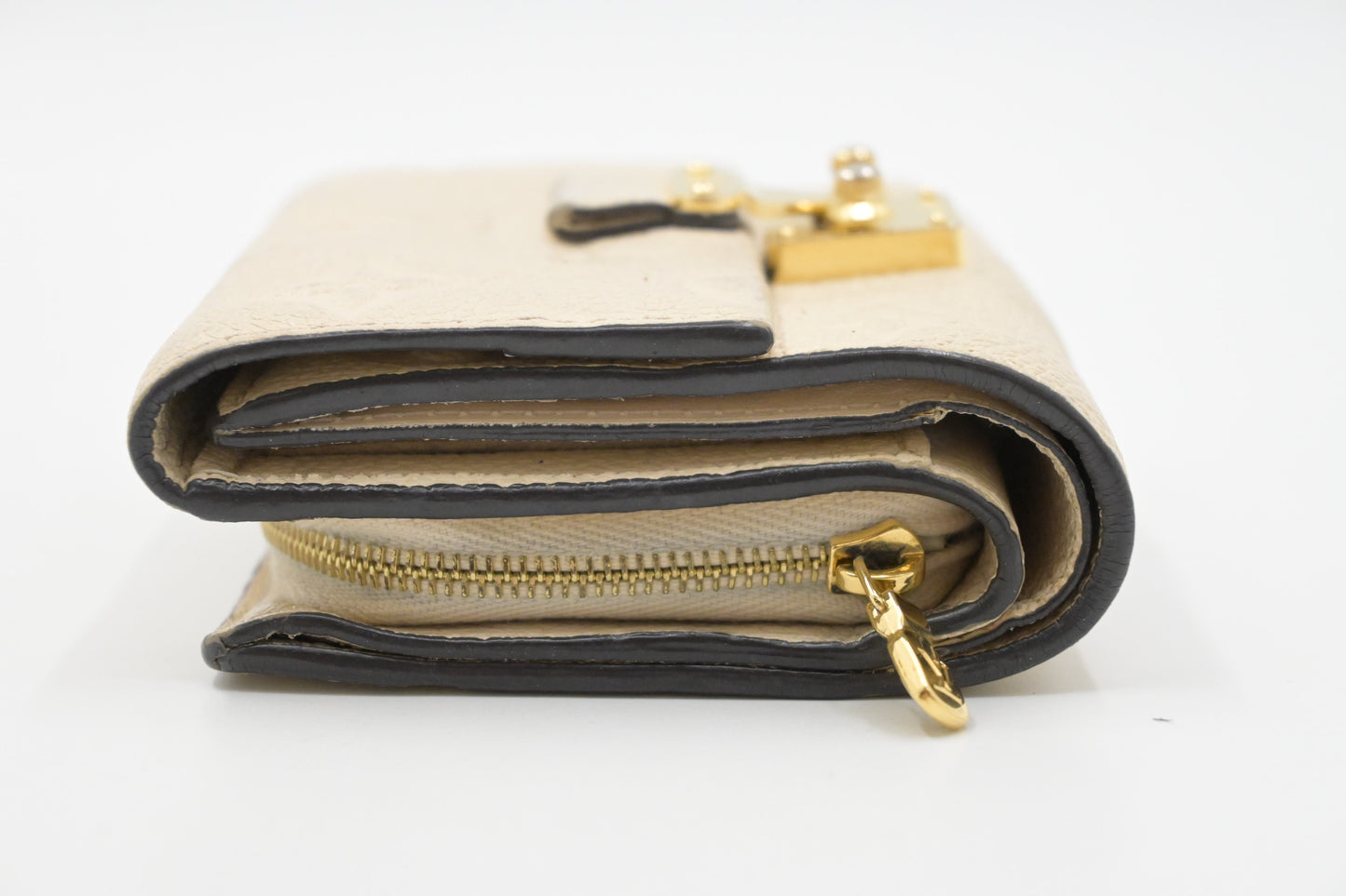 Louis Vuitton Metis Wallet in Neige Empreinte Leather