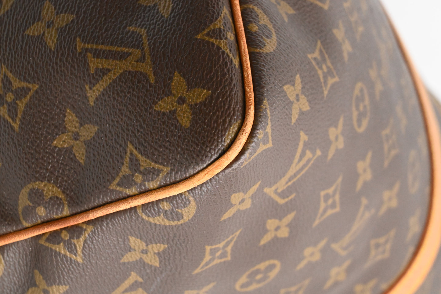 Louis Vuitton Keepall 55 in Monogram Canvas