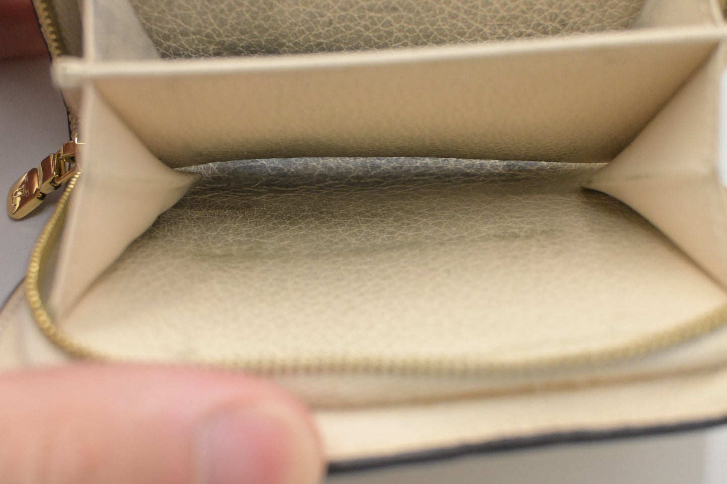Louis Vuitton Metis Wallet in Neige Empreinte Leather