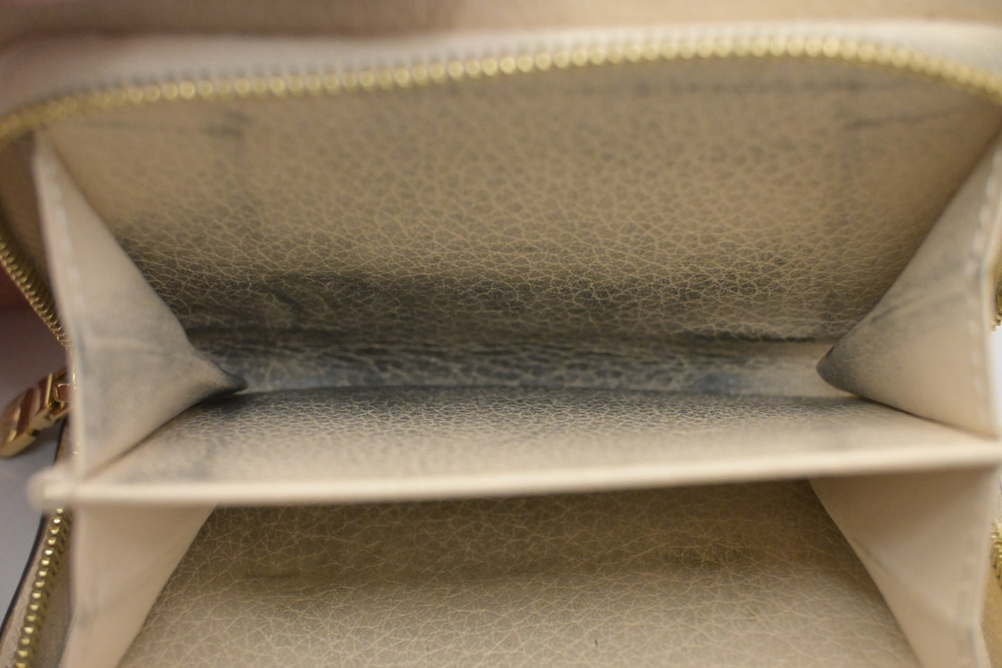 Louis Vuitton Metis Wallet in Neige Empreinte Leather