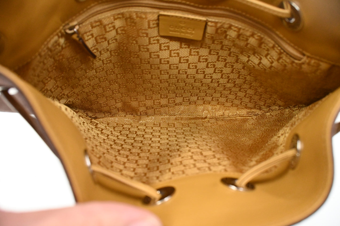 Gucci Hobo Bag in Pink Suede Leather