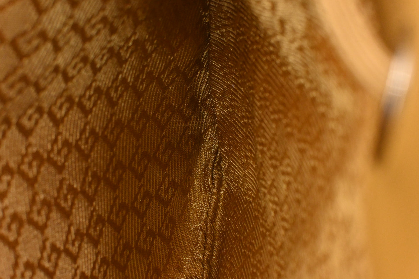 Gucci Hobo Bag in Pink Suede Leather