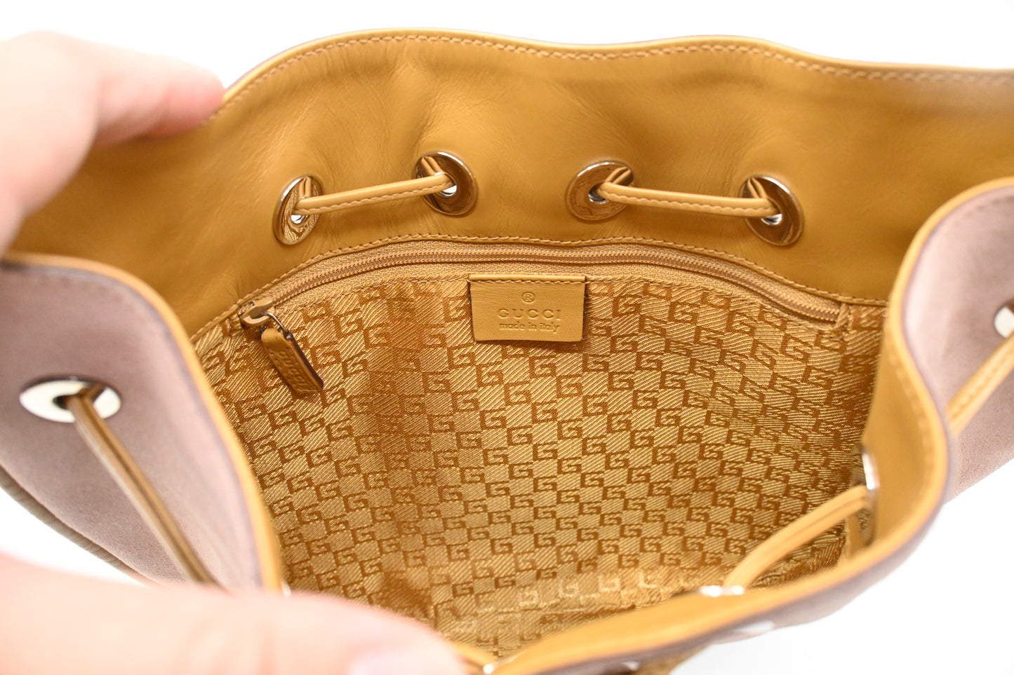 Gucci Hobo Bag in Pink Suede Leather