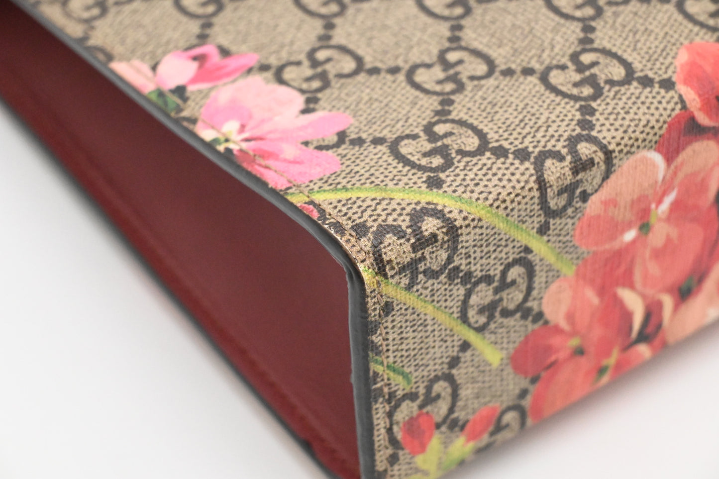 Gucci Clutch in Pink Blooms GG Canvas