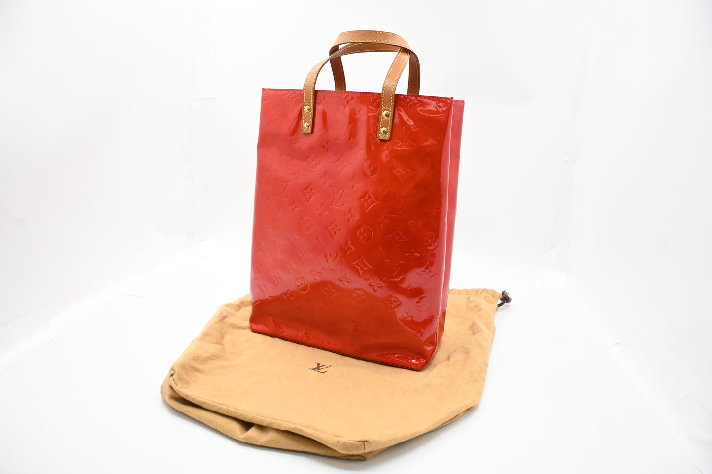 Louis Vuitton Reade MM in Red Vernis Leather