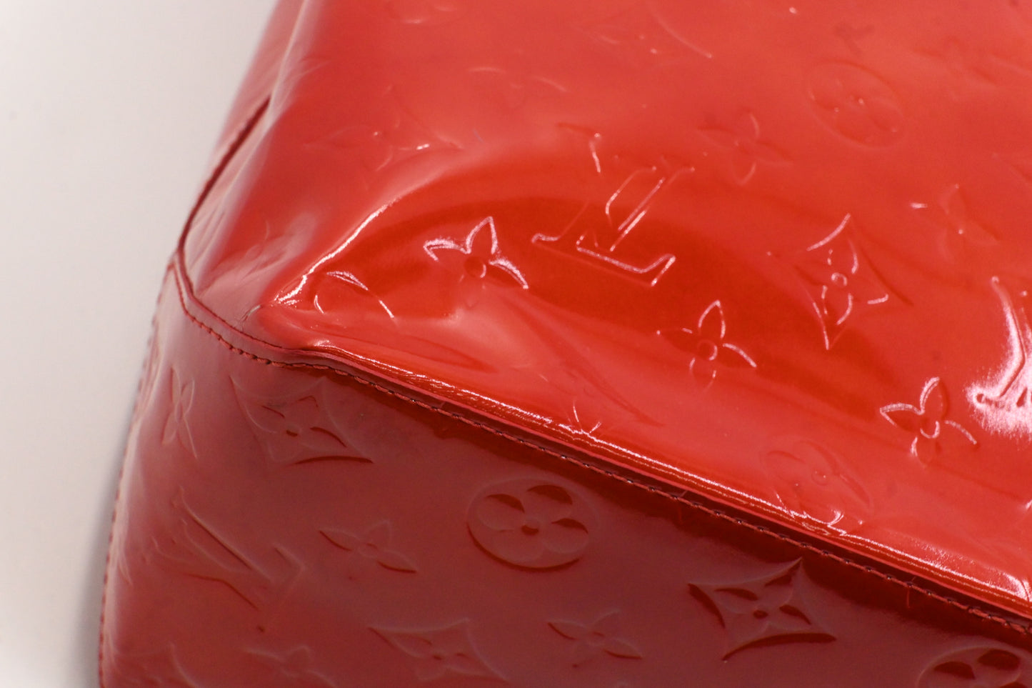 Louis Vuitton Reade MM in Red Vernis Leather