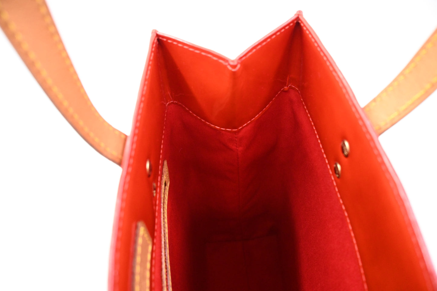 Louis Vuitton Reade MM in Red Vernis Leather