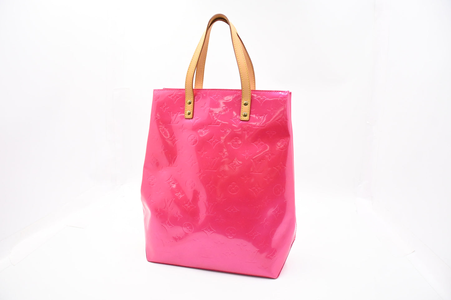 Louis Vuitton Reade MM in Pink Vernis Leather