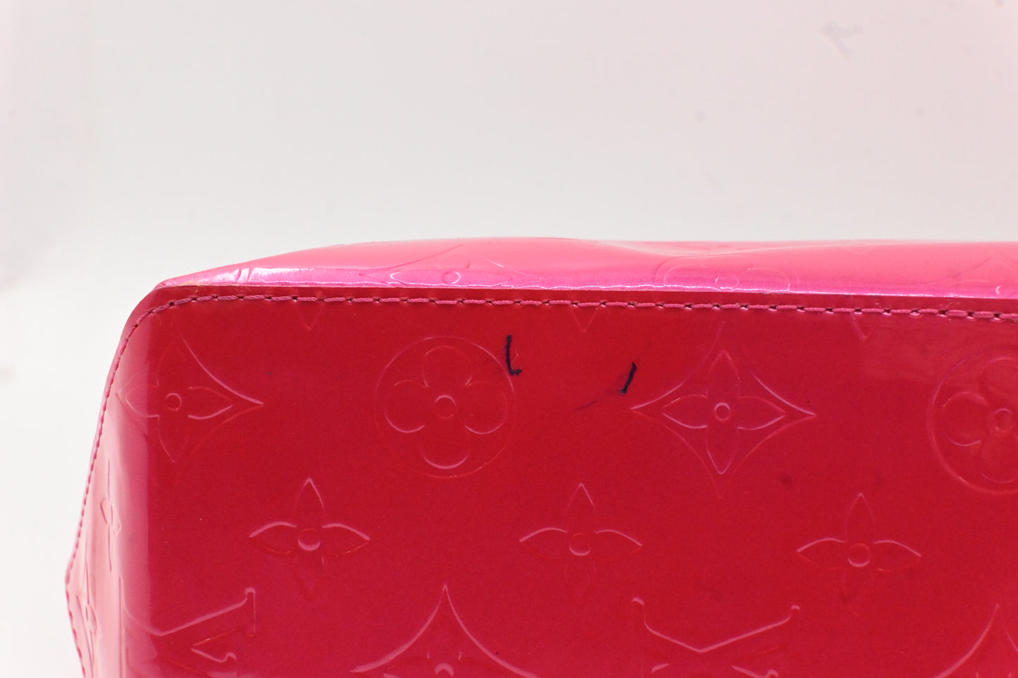 Louis Vuitton Reade MM in Pink Vernis Leather