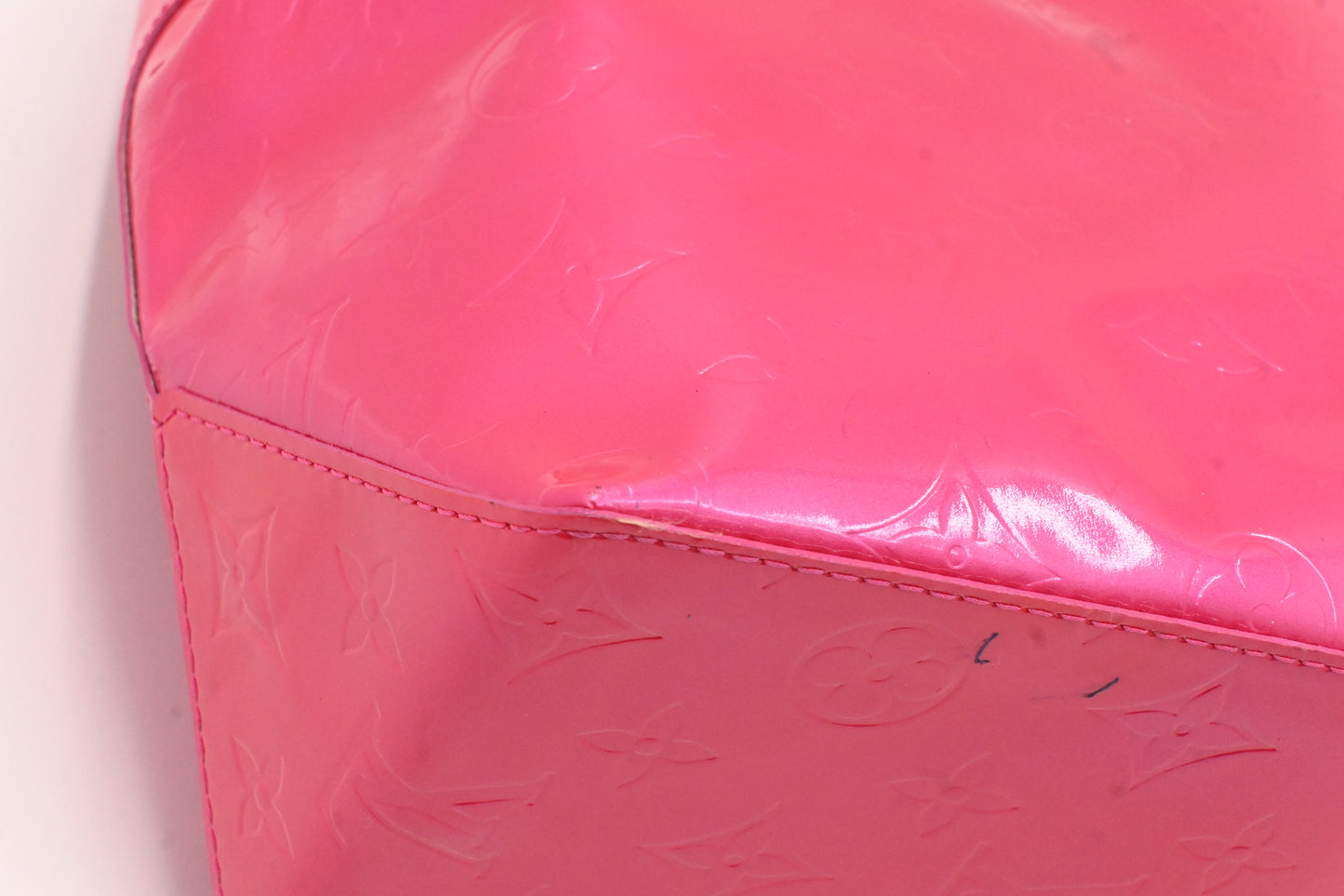 Louis Vuitton Reade MM in Pink Vernis Leather